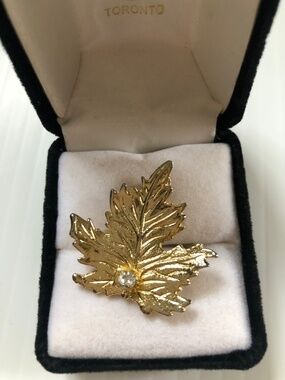 Vintage maple leaf pendant & brooch